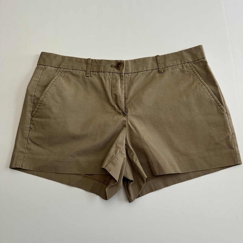 Women’s Gap khaki shorts